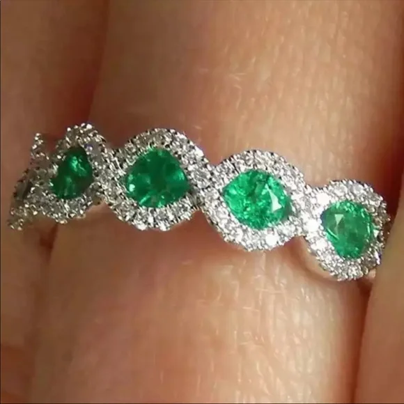 New Women’s 925 Silver Beautiful Emerald Ring - Picture 1 of 7